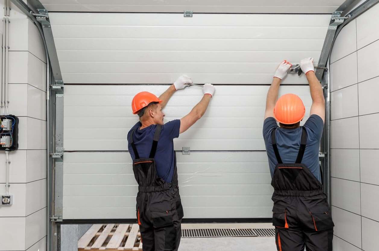 Cửa cuốn Xuyên Á cam kết cung cấp các dịch vụ sửa cửa cuốn quận 10 chuyên nghiệp và cấp tốc